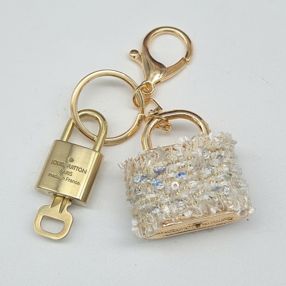 100% Authentic Louis Vuitton Lock & Key Gold with Unbranded Keychain, Keycharm - Picture 9 of 12